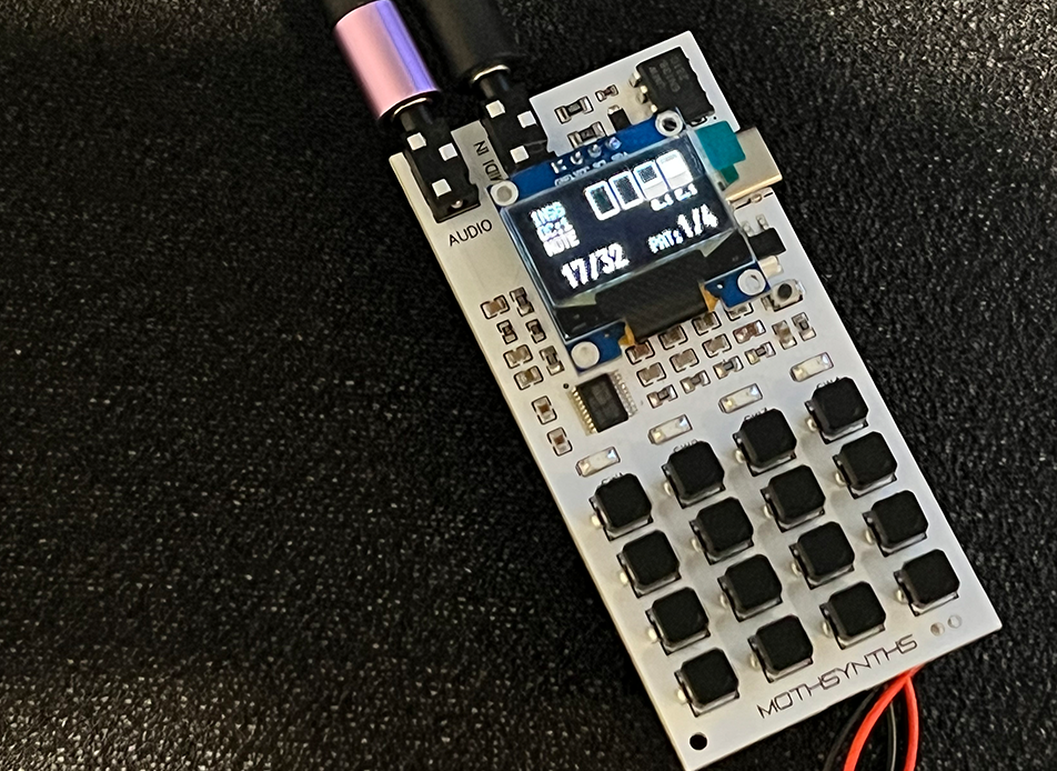 MothSynth OLED Midi-In + AA Battery Pack, opensource small form factor synth / sampler!