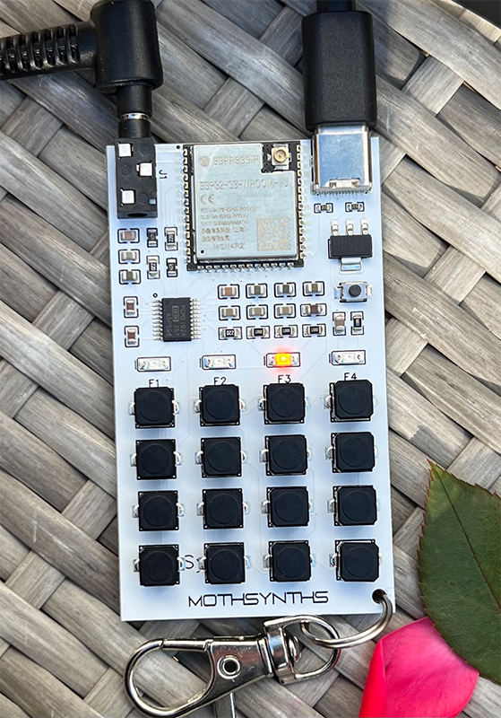 MothSynth, opensource credit card form factor synth / sampler!